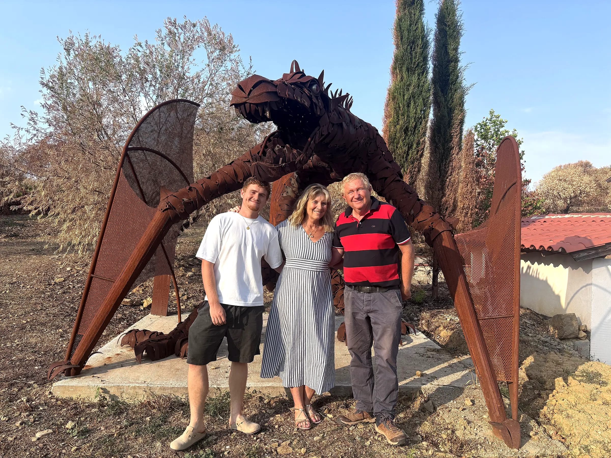 Clos Saint Conti · Sculpture dragon trois generations