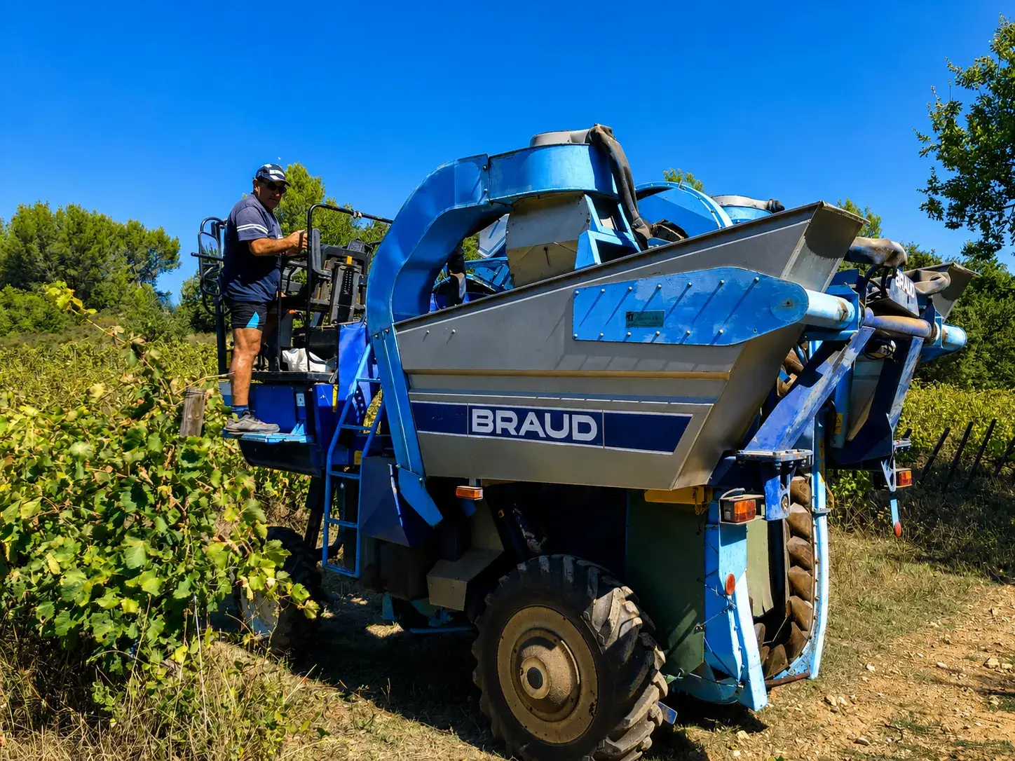 Clos Saint Conti · Machine vendange braud